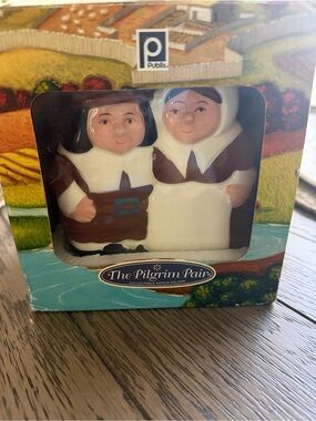 Collectible Publix The Pilgrim Pair Napkin holder - Brown & White